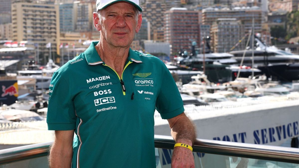 Ungewohnter Anblick: Adrian Newey posiert in neuer Rolle am Yachthafen