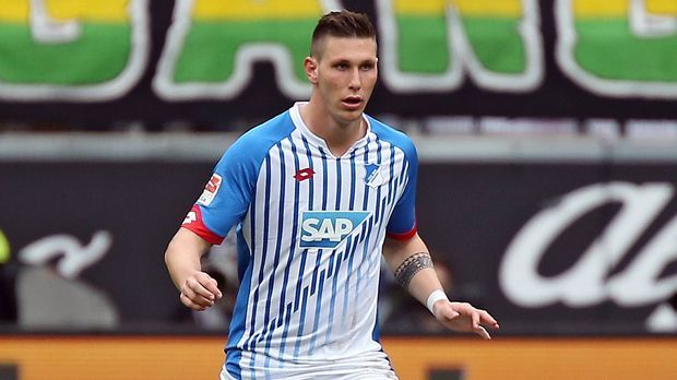 
                <strong>Niklas Süle (TSG-Hoffenheim)</strong><br>
                Niklas Süle (TSG Hoffenheim): Die "Bild" berichtet, dass sich die Verantwortlichen von Borussia Dortmund mit Niklas Süle beschäftigen würden. Der Innenverteidiger der TSG Hoffenheim gilt als einer der talentiertesten Deutschen auf dieser Position und laut "Bild" als Wunschkandidat. Der U21-Nationalspieler ist Stammspieler beim Klub von Mäzen Dietmar Hopp und gilt als robuster Abwehrmann. In der vergangenen Saison fiel er über 200 Tage wegen eines Kreuzbandrisses aus.
              