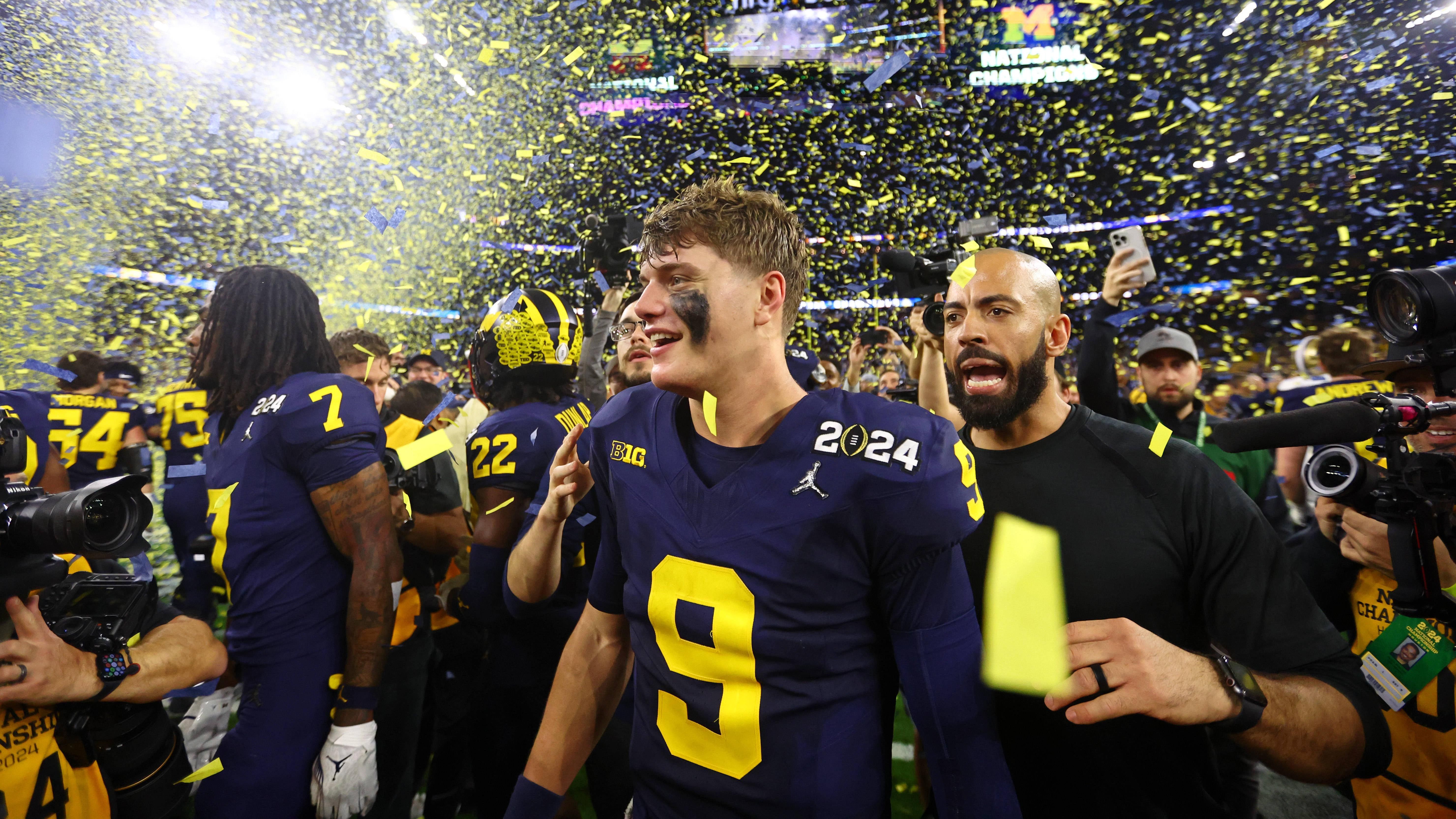 <strong>2023: Michigan Wolverines</strong><br>Nach 26 Jahren dürfen sich die Michigan Wolverines wieder über einen Titel freuen. Gegen die Washington Huskies veredelte das Team um Trainer Jim Harbaugh die perfekte Saison und triumphierte mit 34-13.