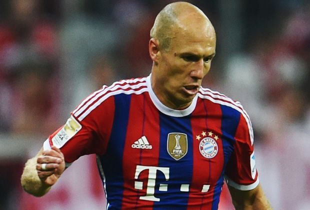 
                <strong>Platz 3: Arjen Robben (FC Bayern München)</strong><br>
                Den Platz auf dem Treppchen hat sich Arjen Robben verdient. Nach einer starken Saison beim FC Bayern knüpfte der Niederländer auch bei der WM in Brasilien an seine tollen Leistungen an - Gesamtrating 90.
              