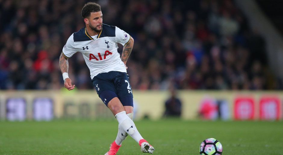 
                <strong>Kyle Walker (Von Tottenham Hotspur zu Manchester City)</strong><br>
                Aktuell erscheint es äußerst unwahrscheinlich, dass Kyle Walker seinen bis 2021 Vertrag bei Tottenham Hotspur erfüllen wird. Mit seinen starken Leistungen hat er sich offensichtlich in den Fokus etlicher Top-Klubs gespielt.ran-Prognose: Pep Guardiolas erstes Jahr bei Manchester City war äußerst durchwachsen, insbesondere in der Defensiv sieht der anspruchsvolle Katalane noch erheblichen Nachholbedarf. Deshalb werden die "Citizens" auf dem Transfermarkt ernst machen und den FC Bayern im Kampf um Walker ausstechen.
              