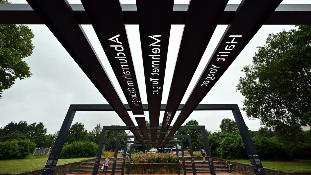 Der Erinnerungsort für die Opfer des Nationalsozialistischen Untergrunds (NSU) auf dem Beethoven-Platz am Thüringer Landtag.