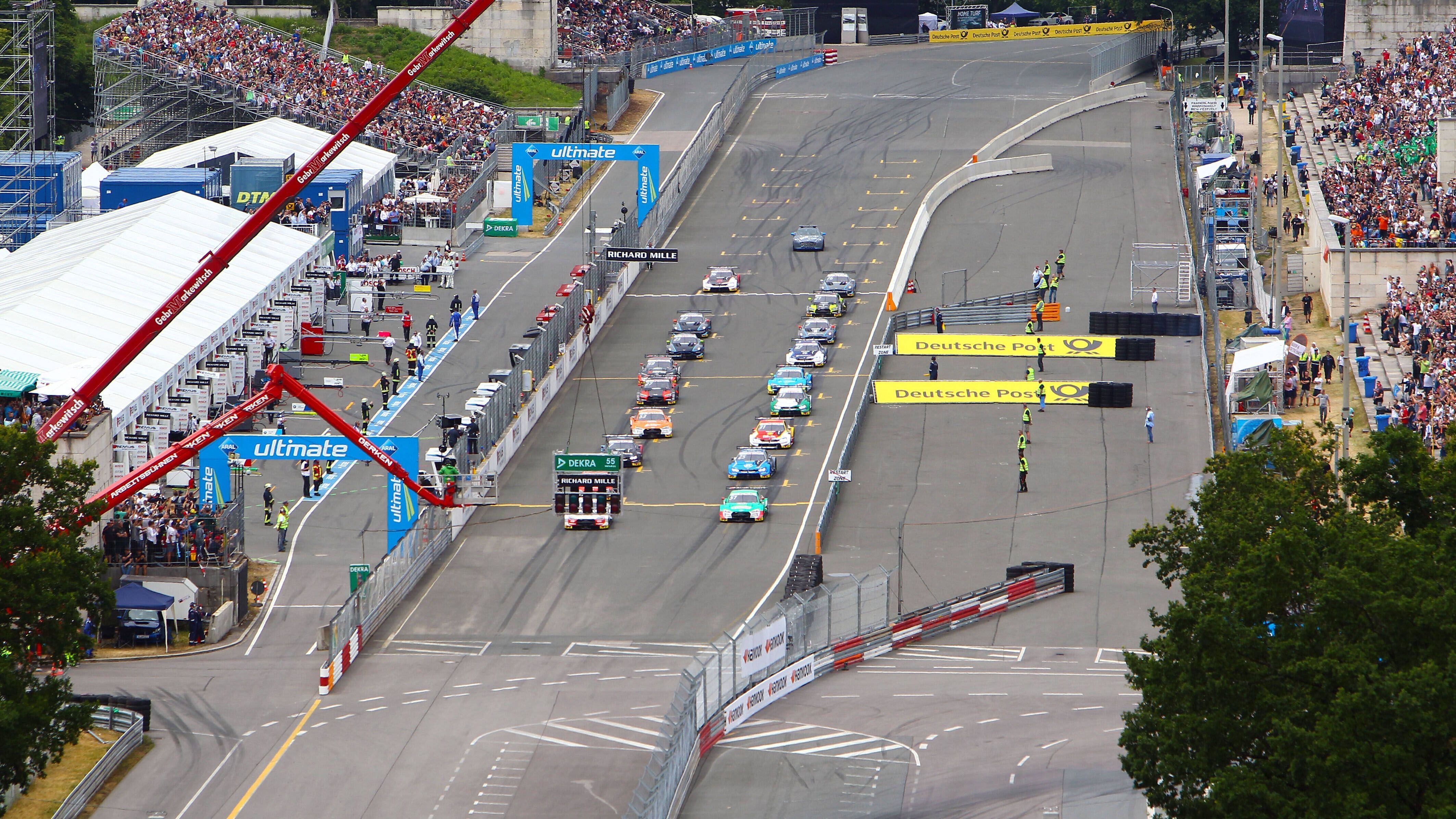 
                <strong>7. bis 9. Juli: Norisring (Deutschland)</strong><br>
                Der absolute Klassiker im DTM-Kalender! Der Norisring (2,300 km) in Nürnberg gehört zur DTM wie die viel zitierte Faust aufs Auge. Nirgendwo sonst im DTM-Rennzirkus ist der Spielraum für die Fahrer so klein, die Gefahr, buchstäblich anzuecken, so groß wie hier, auf dem einzigen Stadtkurs im Strecken-Portfolio der DTM.  Ein Kurs, der dem Norisring den Ruf als "das deutsche Monte Carlo" eingebracht hat. 2021 stieg hier das Saisonfinale.
              