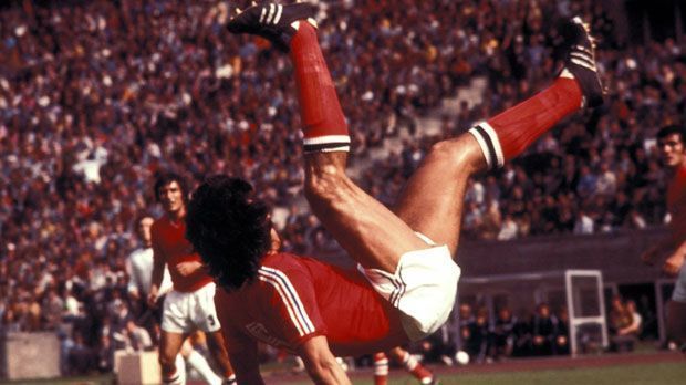 
                <strong>Elias Figueroa (Chile)</strong><br>
                Elias Figueroa (Chile) wurde 1975 und 1976 zum Weltfußballer des Jahres gekürt. Mit Chile ging er bei der Copa jedoch immer leer aus. 
              