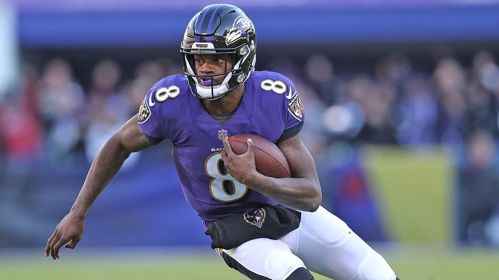 
                <strong>Lamar Jackson (Baltimore Ravens)</strong><br>
                Gesamtwertung: 76Spielverständnis: 69Wurfkraft: 89Genauigkeit kurze Pässe: 83Genauigkeit mittlere Pässe: 78Genauigkeit lange Pässe: 78
              