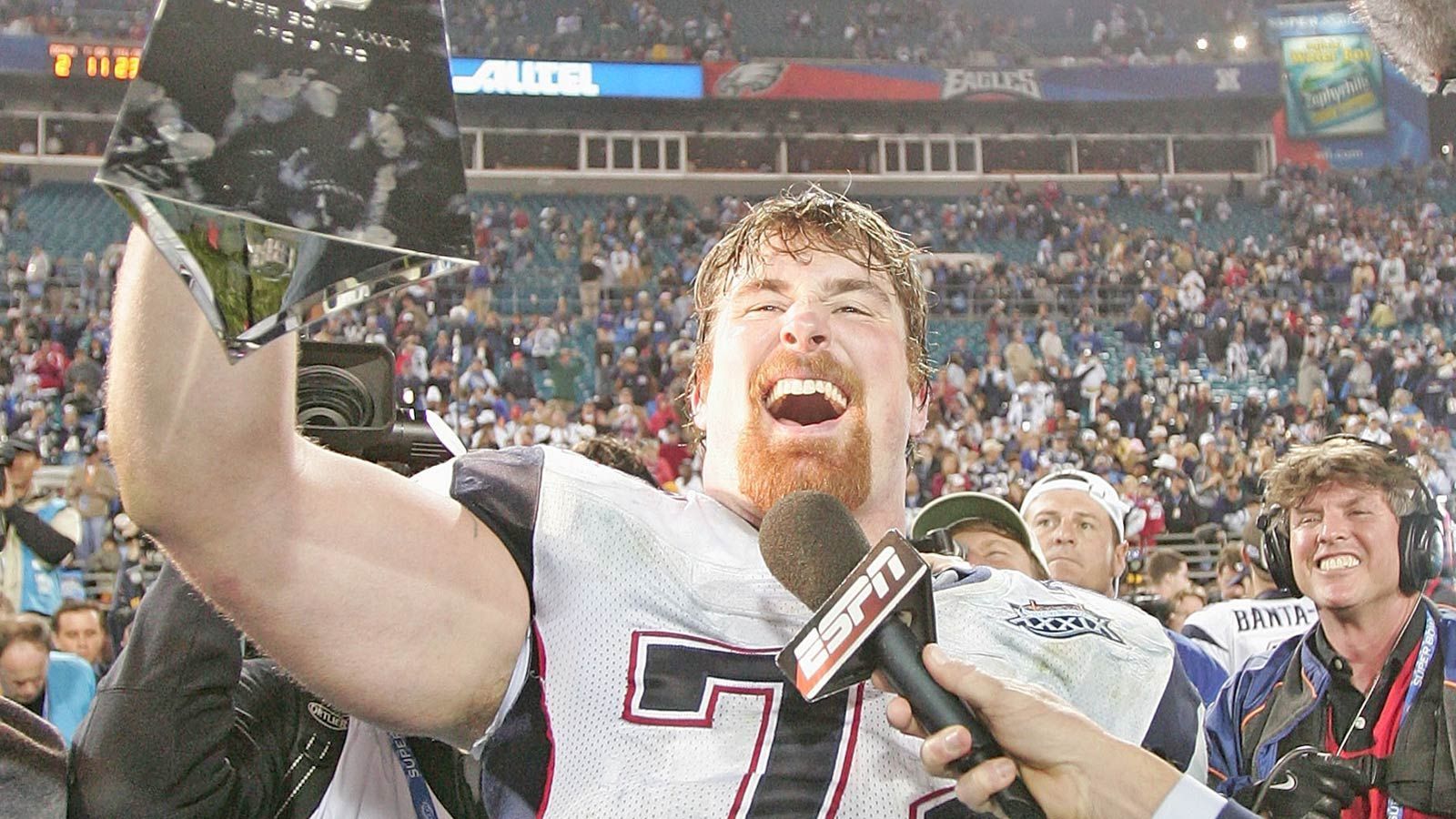 
                <strong>Super Bowl XXXVIII (2004): New England Patriots - Carolina Panthers 32:29 </strong><br>
                Matt Light (Mitte; New England Patriots), Rosevelt Colvin (New England Patriots), Brandon Gorin (New England Patriots) und Gene Mruczkowski (New England Patriots).
              