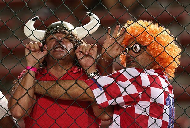 
                <strong>Verrückt, sexy, skurril: Fans in Brasilien</strong><br>
                Auch die kroatischen Fans sind heiß auf den Eröffnungskick gegen Gastgeber Brasilien - wie diese zwei Herren beim Freundschaftsspiel Kroatien gegen Australien beweisen.
              