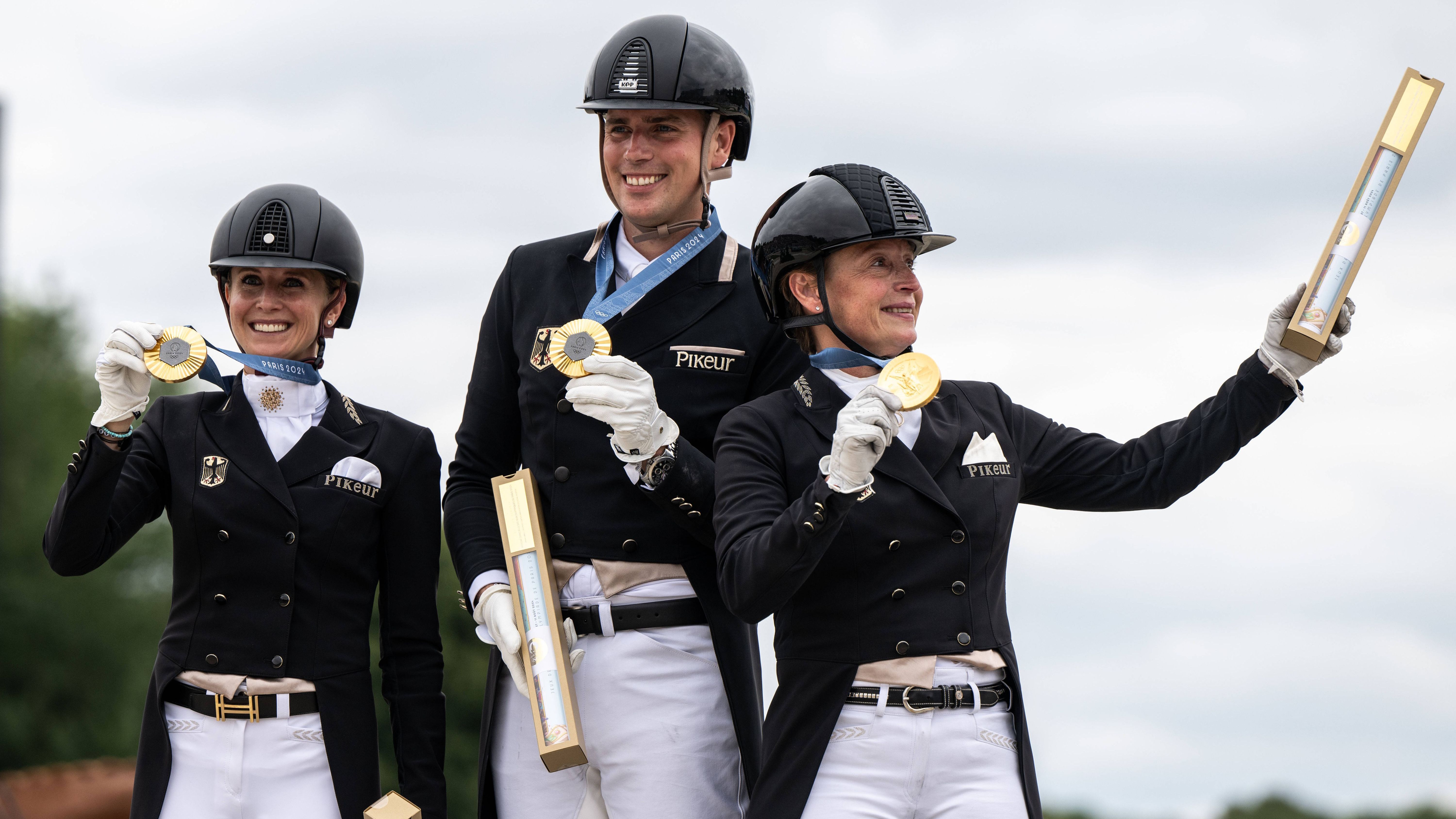 <strong>Gewinner: Deutsche Dressur- und Springreiter</strong><br>Reiten geht bei Olympia nur über Deutschland. In der Dressur wurde die deutsche Vormachtstellung zementiert. Mit Gold im Teamwettbewerb sowie Einzelgold bei den Männern durch Michael Jung sowie Gold und Silber bei den Damen durch Jessica von Bredow-Werndl und Isabell Werth waren eine Wucht. Im Springreiten sicherte sich Christian Kukuk im Stechen dann sogar auch noch Gold.