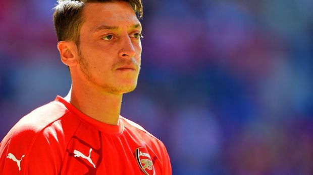 
                <strong>Mesut Özil</strong><br>
                Sein Spitzname aus Real-Madrid-Zeiten verfolgte den Weltmeister bis nach London. Wie "newstalk.com" berichtet, rufen nun auch die Spieler des FC Arsenal den Deutschen "Nemo".
              