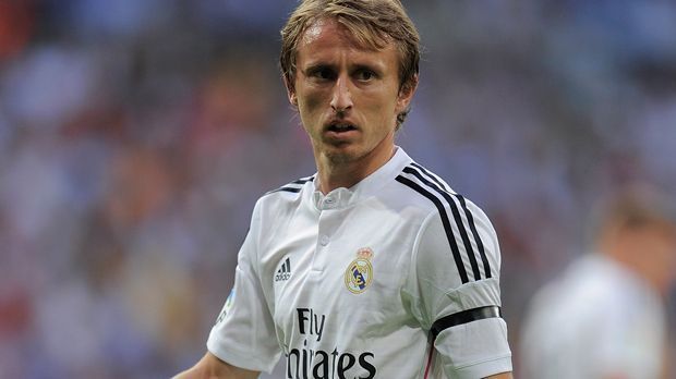 
                <strong>Defensives Mittelfeld: Luka Modric</strong><br>
                Defensives Mittelfeld: Luka Modric. Kein Andrea Pirlo, kein Didier Deschamps! Nein, der kleine Kroate macht tatsächlich das Rennen um einen Platz im defensiven Mittelfeld.
              