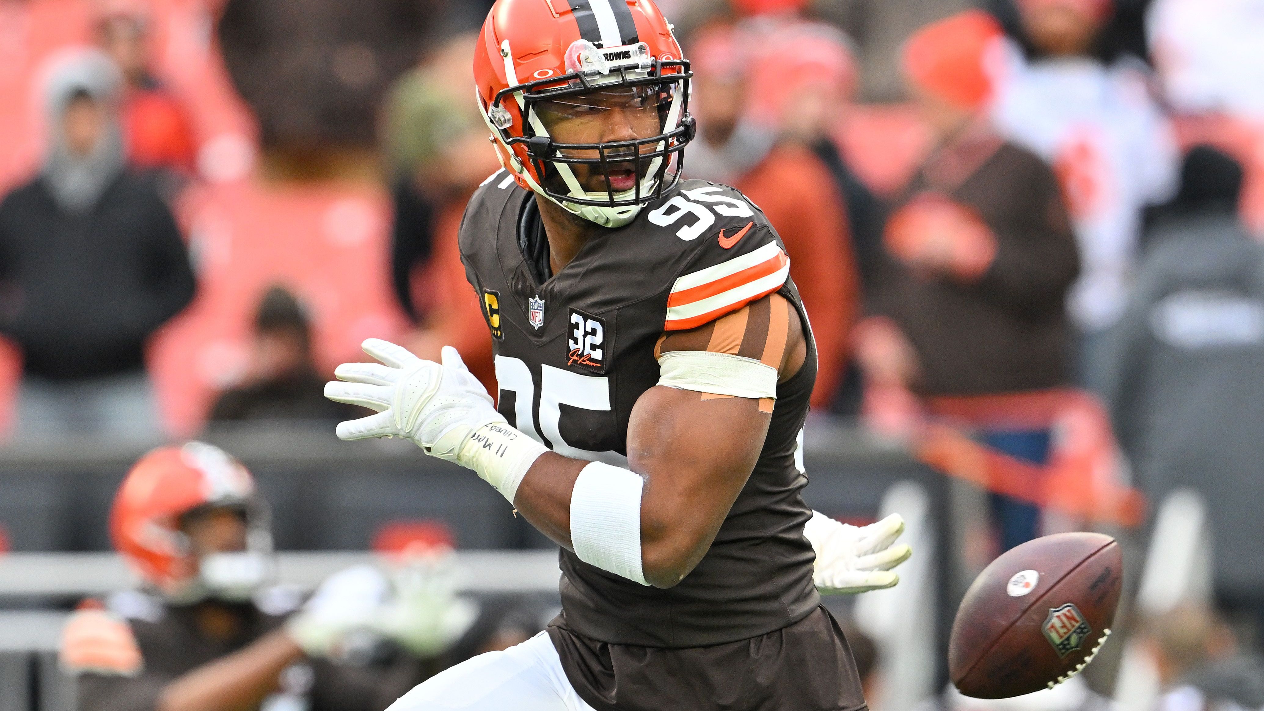 <strong>Platz 1: Myles Garrett (Cleveland Browns)</strong><br>- Rating: 98<br>- Position: Right Defensive End