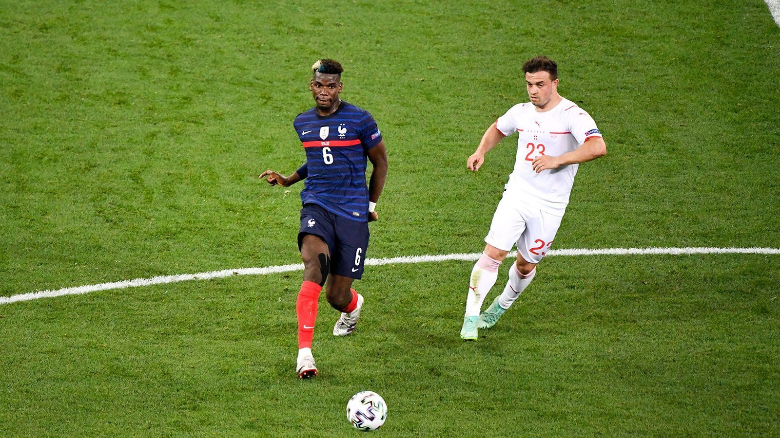 
                <strong>Xherdan Shaqiri (Mittelfeld)</strong><br>
                Mit Xhakas Ausfall rückt der Fokus im Mittelfeld noch ein Stück mehr in Richtung von Shaqiri, der gegen Spanien für die besonderen Momente sorgen muss. Dass er dazu in der Lage ist, hat er in der Vergangenheit oft gezeigt. Will die Schweiz eine Chance gegen Spanien haben, braucht es einen Shaqiri in Topform.
              