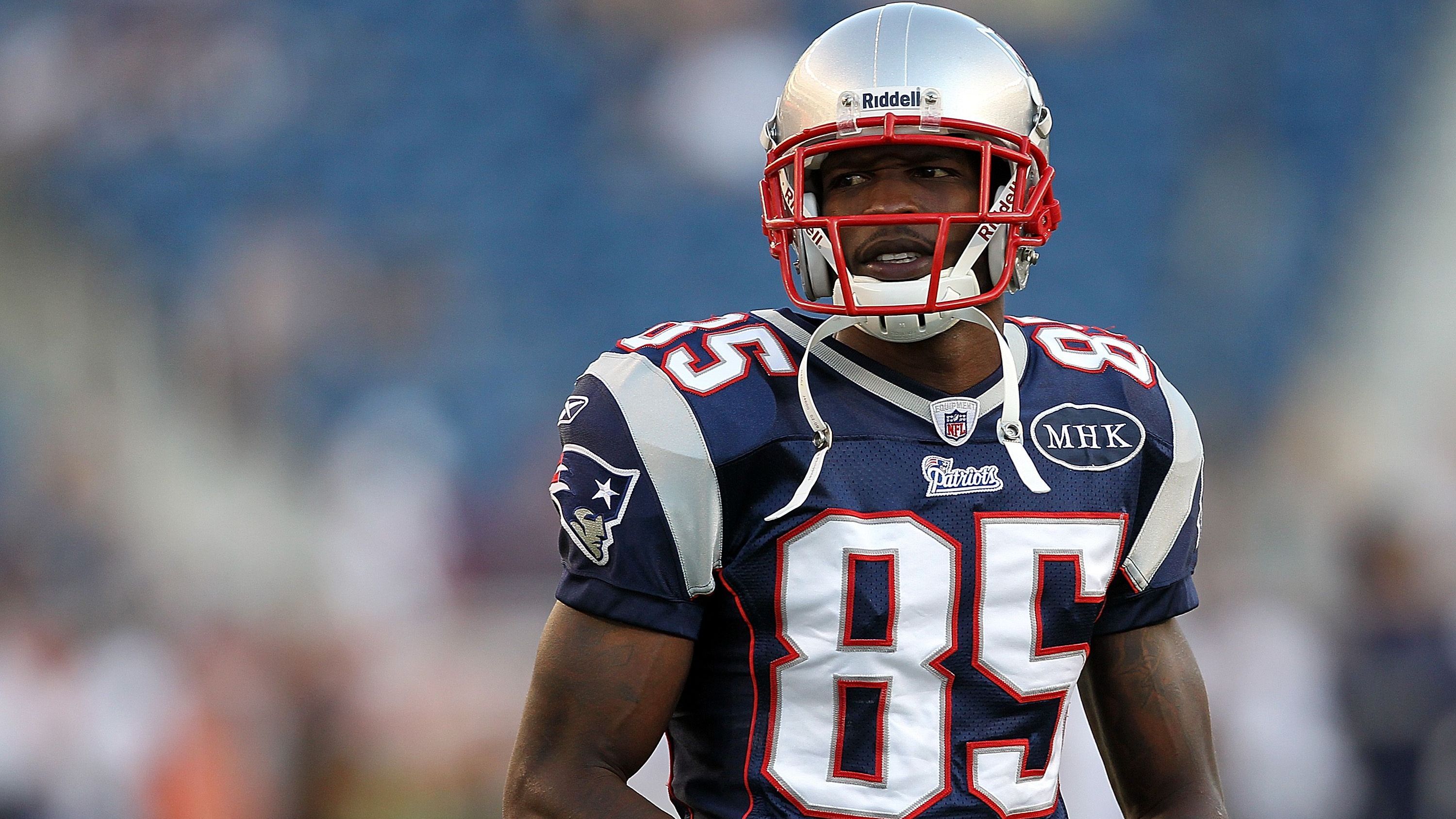 <strong>Chad Johnson (85)</strong><br>Eigentlich hieß Chad Johnson mit Nachnamen Ochocinco, als er 2011 bei den New England Patriots anheuerte. Und das bedeutet auf spanisch in Zahlen: 85. Da ließ sich Aaron Hernandez nicht lange lumpen und trat die Nummer nach eigenen Angaben ohne Gegenleistung an den neuen Teamkollegen ab.