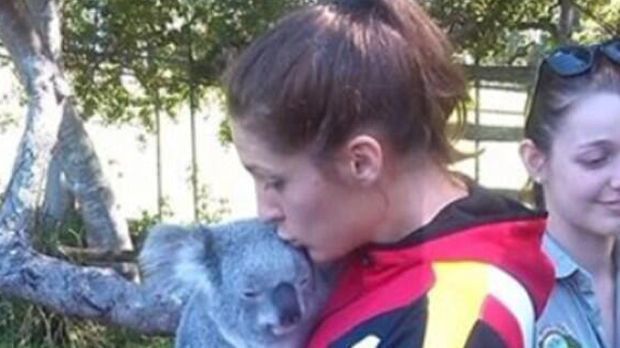 
                <strong>Andrea Petkovic mit Koalabären auf dem Arm</strong><br>
                Dabei handelt es sich um den größten Koala-Park der Welt statt. Petkovic will ihren australischen Begleiter gar nicht mehr hergeben. 
              