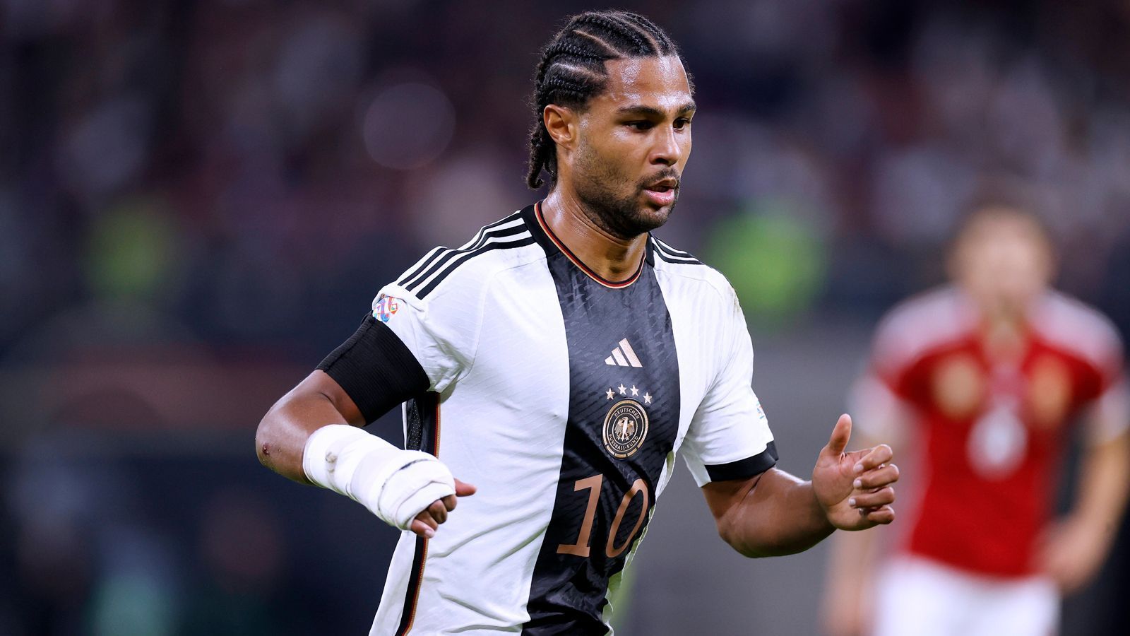 
                <strong>Serge Gnabry</strong><br>
                &#x2022; Verein: FC Bayern München<br>&#x2022; Länderspiele: 36<br>&#x2022; Länderspieltore: 20<br>&#x2022; Bundesligaspiele: 184<br>
              