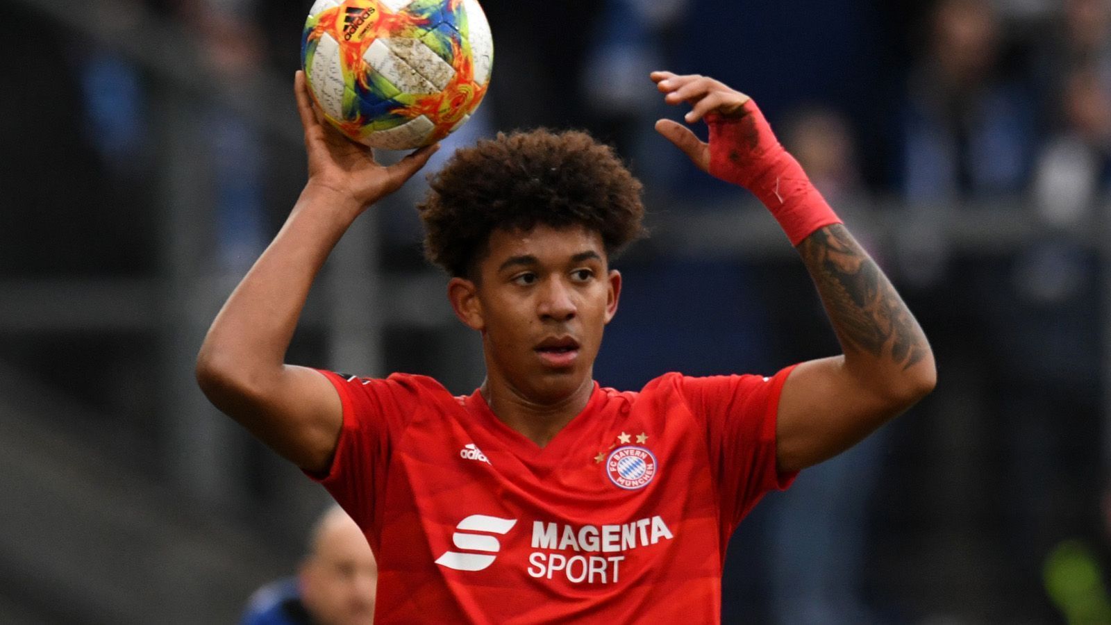 
                <strong>Chris Richards (19/Abwehr)</strong><br>
                Rechtsfuß Richards hat für sein junges Alter schon eine sehr gute Physis und verfügt über ein hervorragendes Spielverständnis sowie ein sicheres Passspiel. Der Sprung in die Bundesliga ist für ihn auf jeden Fall drin.  
              