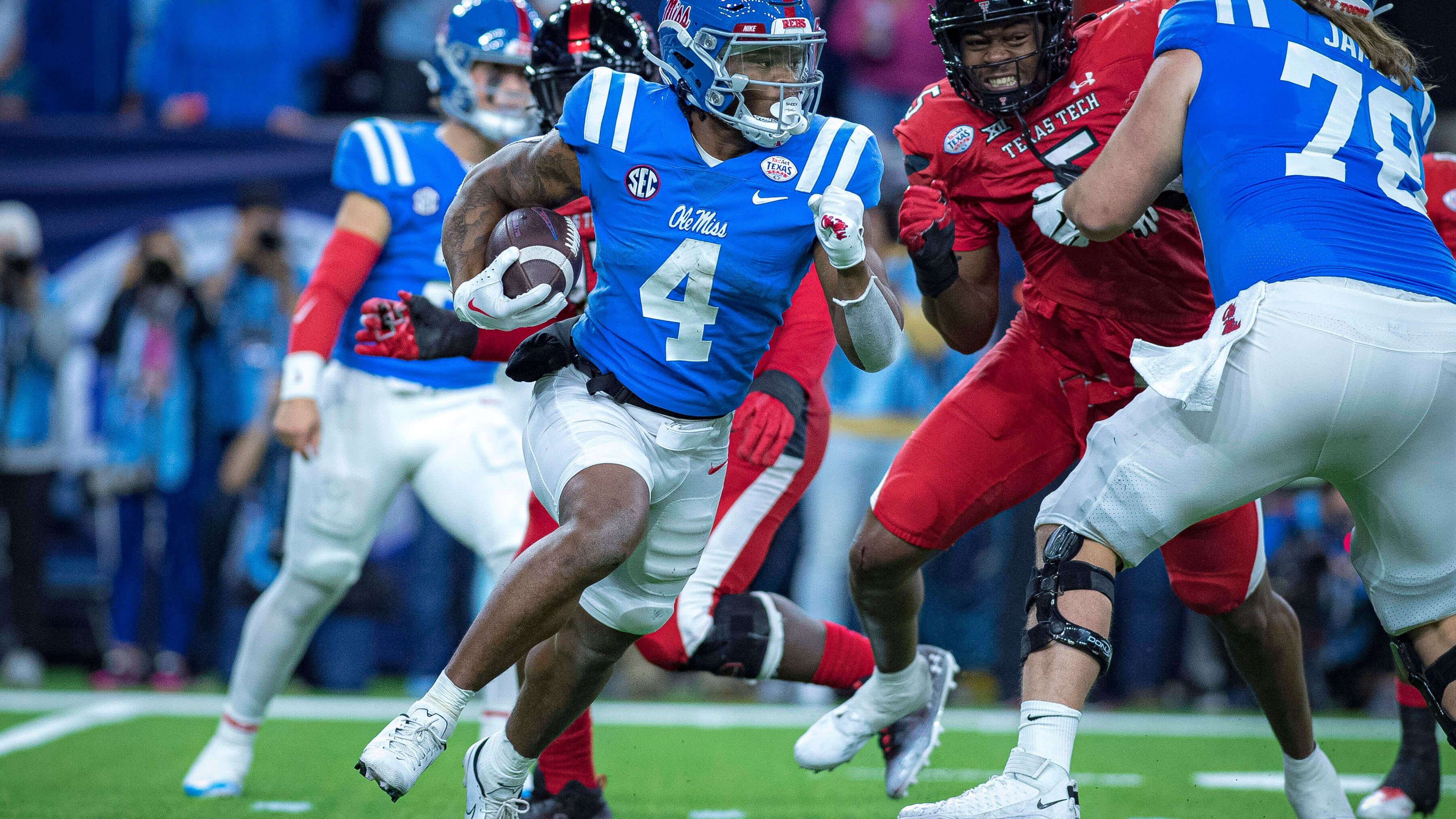 <strong>20. Quinshon Judkins (RB, Ole Miss)</strong> &nbsp; &nbsp; &nbsp; &nbsp; &nbsp; &nbsp; &nbsp; &nbsp; &nbsp; &nbsp; &nbsp; &nbsp; &nbsp; &nbsp; &nbsp; &nbsp; &nbsp; &nbsp; &nbsp; &nbsp; &nbsp; &nbsp; &nbsp; &nbsp; &nbsp; &nbsp; &nbsp; &nbsp; &nbsp; &nbsp; &nbsp; &nbsp; &nbsp; &nbsp; &nbsp; &nbsp; &nbsp; Schon als Freshman konnte Judkins von sich aufmerksam machen und beendete die letzte Saison jeweils in den Top zehn bzgl. Rushing Yards, Yards after Contact und missed Tackles.