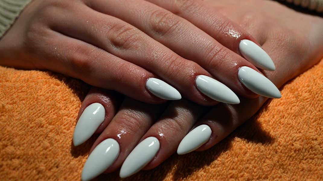 Lange spitze Fingernägel – Stiletto Nails. Wahrhaft ein verführerischer Hingucker!