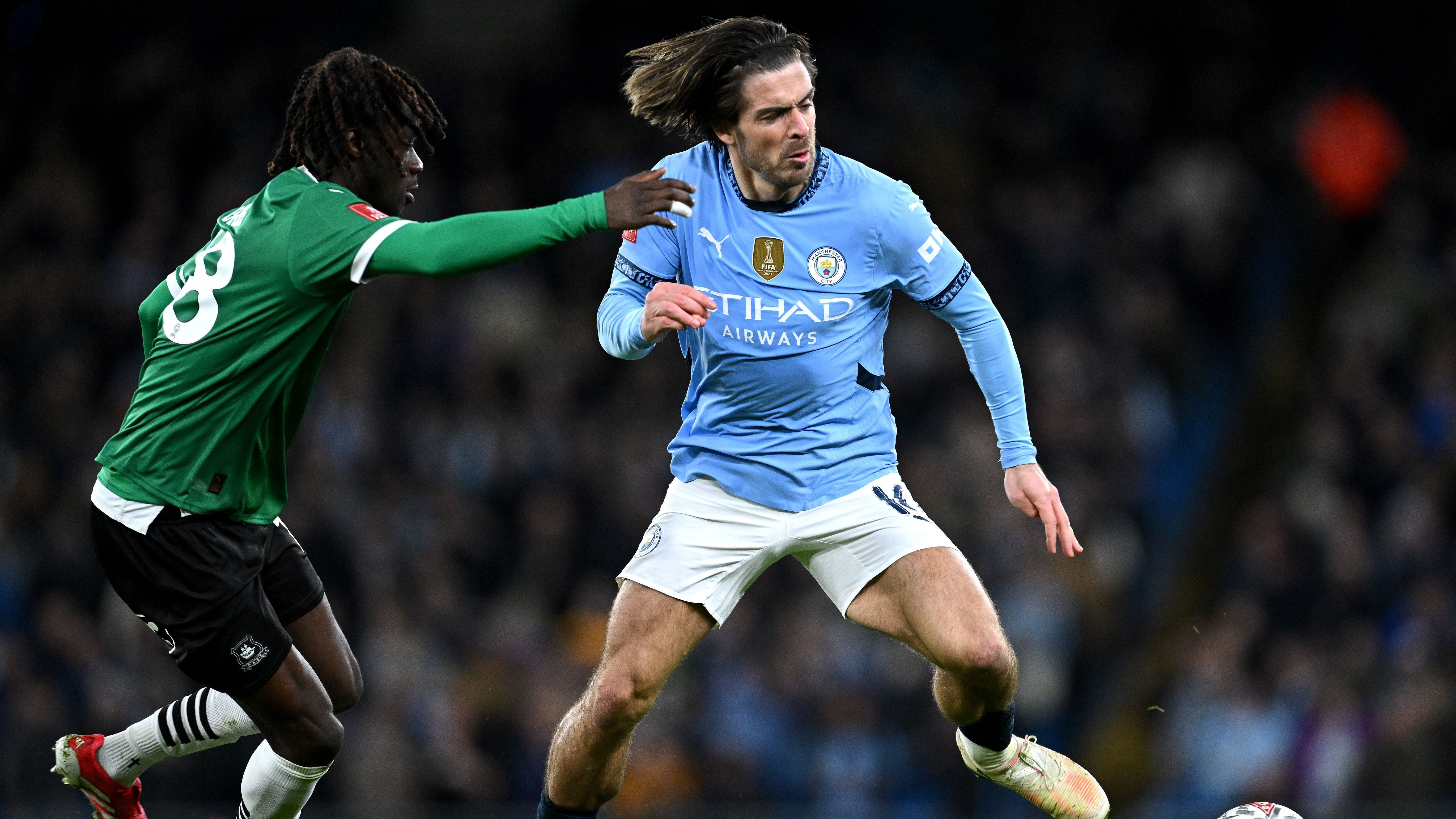 <strong>Jack Grealish (Manchester City)</strong><br>... auch Englands Nationaltrainer Thomas Tuchel für ein Comeback von Grealish bei den "Three Lions" regelmäßige Spielpraxis zur Voraussetzung machte, sucht der Offensivstar nun wohl außerhalb von ManCity eine Lösung für den Sommer. Zuletzt wurde er von Guardiola bereits aus dem City-Aufgebot für die FIFA Klub-WM in den USA gestrichen. Grealish' Vertrag läuft noch bis 2027.