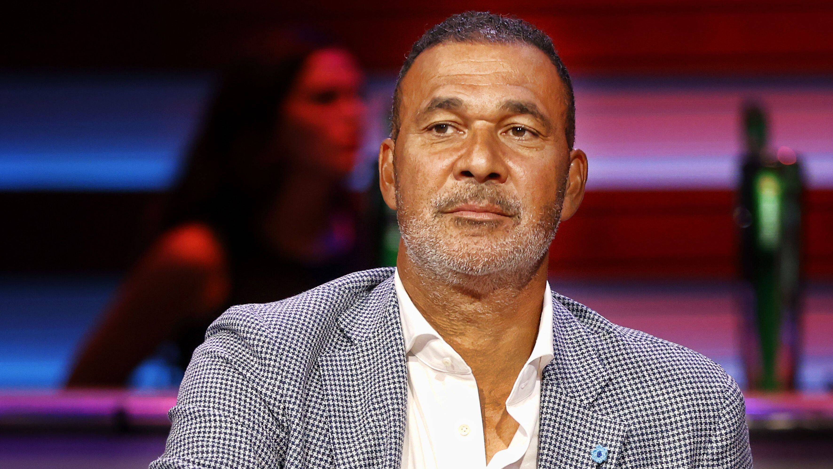 
                <strong>Ruud Gullit</strong><br>
                Auch ein Europameister von 1988 meldete sich zu Wort. Im niederländischen Fernsehen sagte Ruud Gullit: "Das ist eine große Enttäuschung. Die Niederlande hat nichts geschafft. Es ist nichts passiert. Memphis war nicht auf dem Platz, Wijnaldum war nicht zu sehen. Ich denke, dass es für De Boer sehr schwierig sein wird, dies zu erklären."
              