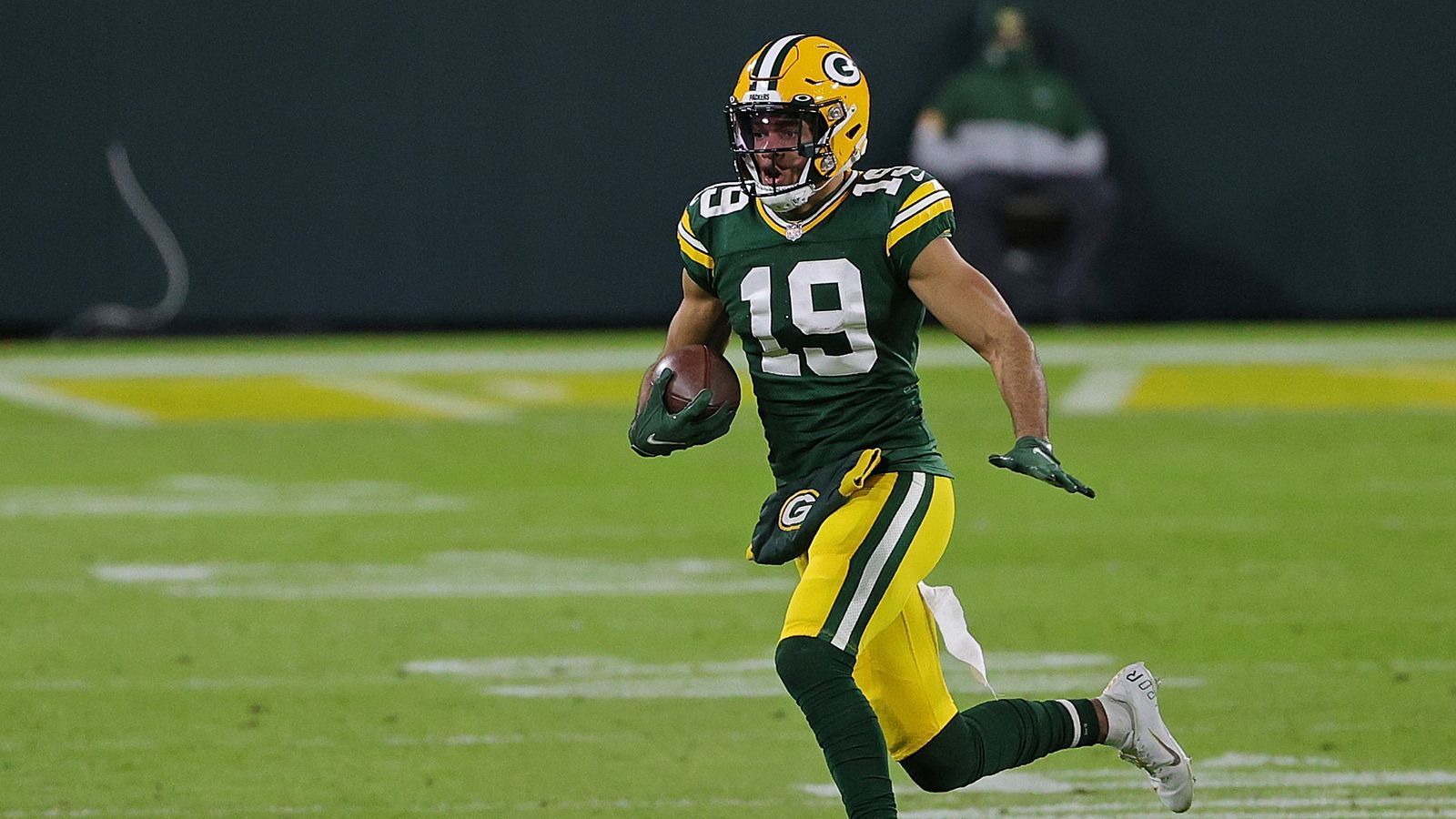 
                <strong>Equanimeous St. Brown (Green Bay Packers)</strong><br>
                ... nach drei Saisons bei den Green Bay Packer den "Roster-Cut" nicht überstanden hat und entlassen wurde. Nur einen Tag später wurde er jedoch in den Practice-Squad seines alten Teams aufgenommen. Der Sprung zurück in den Kader eines NFL-Teams ist für "EQ" durchaus noch möglich. Durch den Platz im Practice-Squad erhält der Wide Reciever 2021 242.000 Dollar.
              