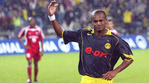 
                <strong>Ewerthon</strong><br>
                Ewerthon - 2005: Der Brasilianer spielte insgesamt vier Jahre beim BVB und schoss in 119 Spielen 47 Tore. Unvergessen sein Tor gegen Werder Bremen, was den Dortmundern die Meisterschaft sicherte (Saison 2001/02). Seit seinem Abgang im Jahr 2005 spielte Ewerthon bis 2008 bei Real Saragossa, Espanyol Barcelona und dem VfB Stuttgart. Überzeugende Leistungen brachte er nie. Heute ist der Mittelstürmer auf der Suche nach einem Verein. 
              