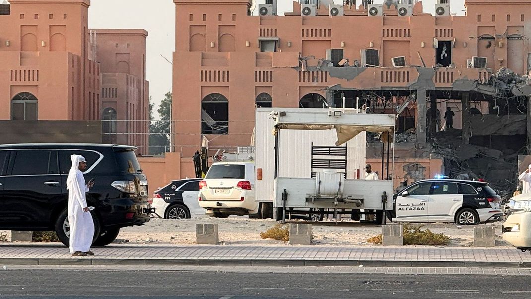 In einer ersten Reaktion hat die Regierung in Katar Israels Angriff aufs Schärfste verurteilt.