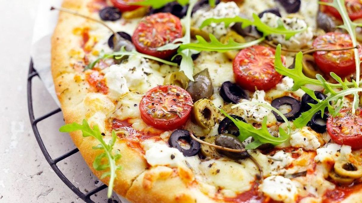 Enie backt: Rezept-Bild Pizza mit Ricotta und Tomaten