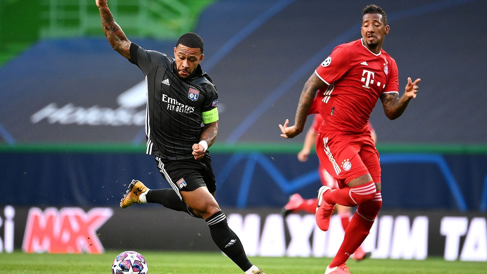 
                <strong>Jerome Boateng</strong><br>
                Muss sich in der wilden Anfangsphase den einen oder anderen Ball oder auch in einige Flanken werfen. Meistens auf der Höhe, spielt seine Erfahrung aus. Bleibt in der Halbzeit in der Kabine. ran.de-Note: 3
              