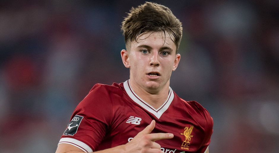 
                <strong>Ben Woodburn</strong><br>
                Verein: FC LiverpoolAlter: 17Position: LinksaußenSpiele für das Profiteam: 10 Spiele in der Youth League: 2Torbeteiligungen: 1
              