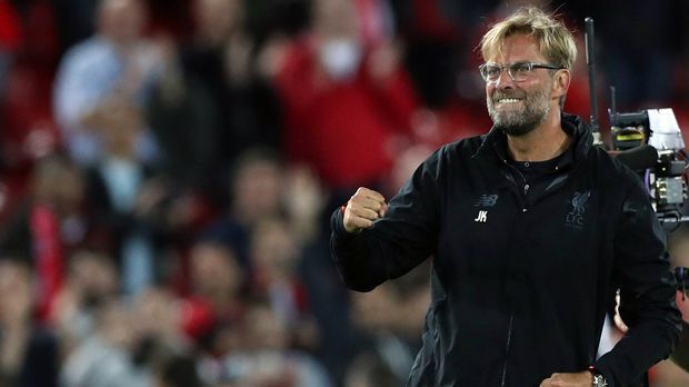 
                <strong>FC Liverpool</strong><br>
                Als möglicher, neuer Klub für Höwedes wird von der "Bild" auch Jürgen Klopps FC Liverpool genannt. Bei den "Reds", die gegen Hoffenheim den Einzug in die Gruppenphase der Champions League schafften, könnte Höwedes wieder mit seinem früheren Schalker Kollegen Joel Matip das zentrale Abwehrduo bilden. 
              