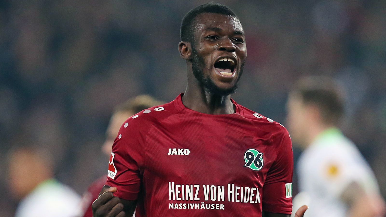 
                <strong>Ihlas Bebou</strong><br>
                Flügelspieler Ihlas Bebou dürfte Hannover 96 möglicherweise auch bald den Rücken kehren. Der 25-Jährige soll über eine Ausstiegsklausel in seinem Vertrag verfügen und wurde zuletzt schon öfter mit einem Wechsel zu Borussia Mönchengladbach in Verbindung gebracht. Der Vertrag des togolesischen Nationalspielers läuft noch bis 2021. 
              