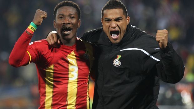 
                <strong>Im Fokus: Kevin-Prince Boateng </strong><br>
                Nach der Gruppenauslosung twitterte der ghanaische Nationalspieler Boateng (r.): "Bruder, es ist wieder so weit. So schön ist das Leben!". Wie schon 2010 in Südafrika heißt es in Brasilien: Boateng gegen Boateng - Kevin-Prince gegen Jerome.
              