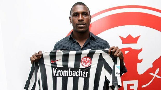 
                <strong>Andersson Ordonez - Eintracht Frankfurt</strong><br>
                Der in der Hinrunde so stabile Bundesligist Eintracht Frankfurt verstärkt sich in der Winterpause in der Defensive. Die Hessen nehmen den Ecuadorianer Andersson Ordonez bis zum Sommer 2020 unter Vertrag. Der 22 Jahre alte Innenverteidiger kommt von Barcelona SC Guayaquil zur Eintracht. "Wir haben Andersson lange und intensiv beobachtet und sind davon überzeugt, dass er uns perspektivisch weiterhelfen kann. Er passt total in unser Anforderungsprofil. In diesem Fall war es sinnvoll den Spieler in der Winterpause zu verpflichten", sagte Frankfurts Sportvorstand Fredi Bobic.
              