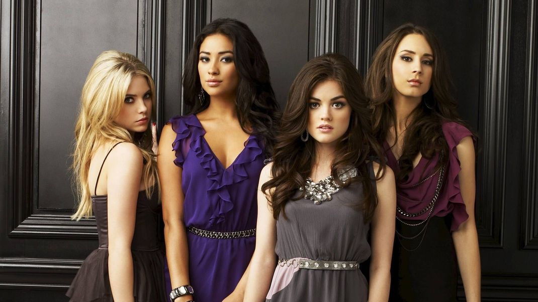 Warum "Pretty Little Liars" einen hohen Binge-Faktor hat? Die Bücher, auf denen die Serie basiert, sind echte Pageturner!  