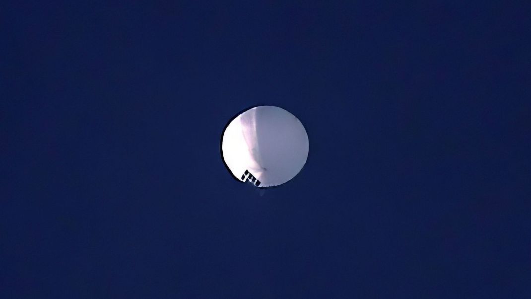 Das US-Militär hat einen chinesischen Spionageballon über dem Norden der USA gesichtet.