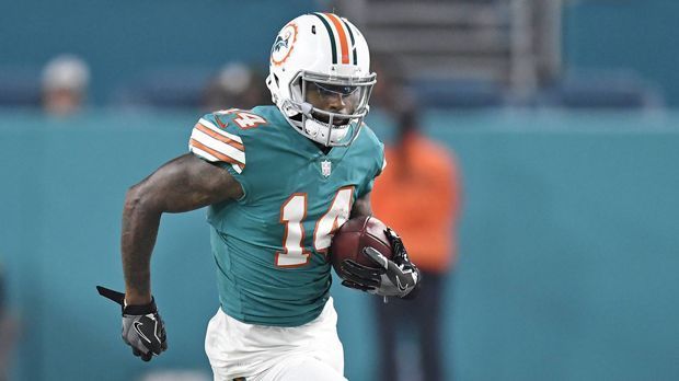 
                <strong>Cleveland Browns</strong><br>
                Carlos Hyde (von den San Francisco 49ers, neu: 34, vorher: 28)Jarvis Landry (von den Miami Dolphins, neu: 80, vorher: 14)
              