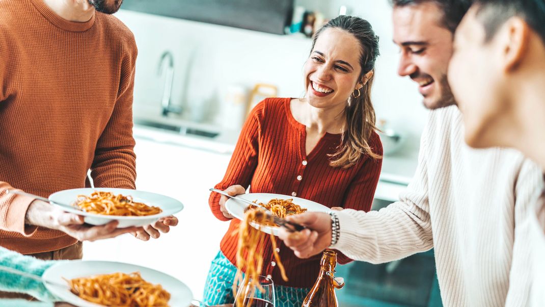 Lebensmitteln wie Nudeln, Kartoffeln und Co. sagt man oft nach ungesund zu sein oder sogar dick zu machen. Wir zeigen dir, welche Lebensmittel ihren schlechten Ruf zu Unrecht haben.