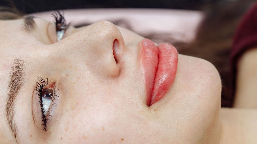 Was sind Aquarell Lips und für wen eignen sich diese? Wir verraten euch unsere Beauty-Hacks über das Permanent-Make-up für Lippen.
