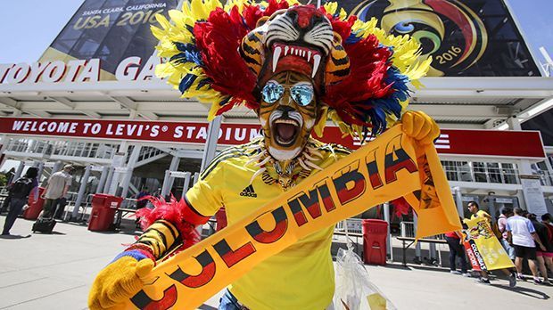 
                <strong>Kolumbien-Fan in Tigerkluft</strong><br>
                Vor diesem bissigen Kolumbien-Fan sollten sich die anderen Anhänger in Acht nehmen.
              