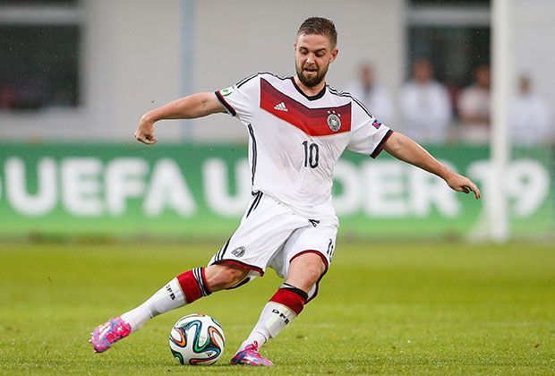 
                <strong>Marc Stendera (Eintracht Frankfurt)</strong><br>
                Mini-Götze, Rohdiamant: Nach seinen starken Leistungen bei der U19-EM gilt der 18-Jährige als DAS nächste deutsche Riesen-Talent. Feierte 2013 als fünftjüngster Spieler aller Zeiten sein Bundesliga-Debüt. Zog sich dann einen Kreuzbandriss zu und meldet sich jetzt zurück.
              