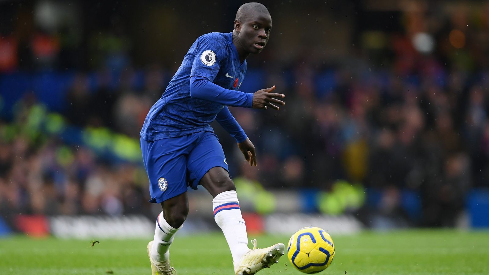 
                <strong>Mittelfeld - N'Golo Kante</strong><br>
                Vereine in der Premier League: FC Chelsea, Leicester City (2015 bis heute)Spiele in der Premier League (Tore): 152 (10)Meistertitel in der Premier League: 2
              