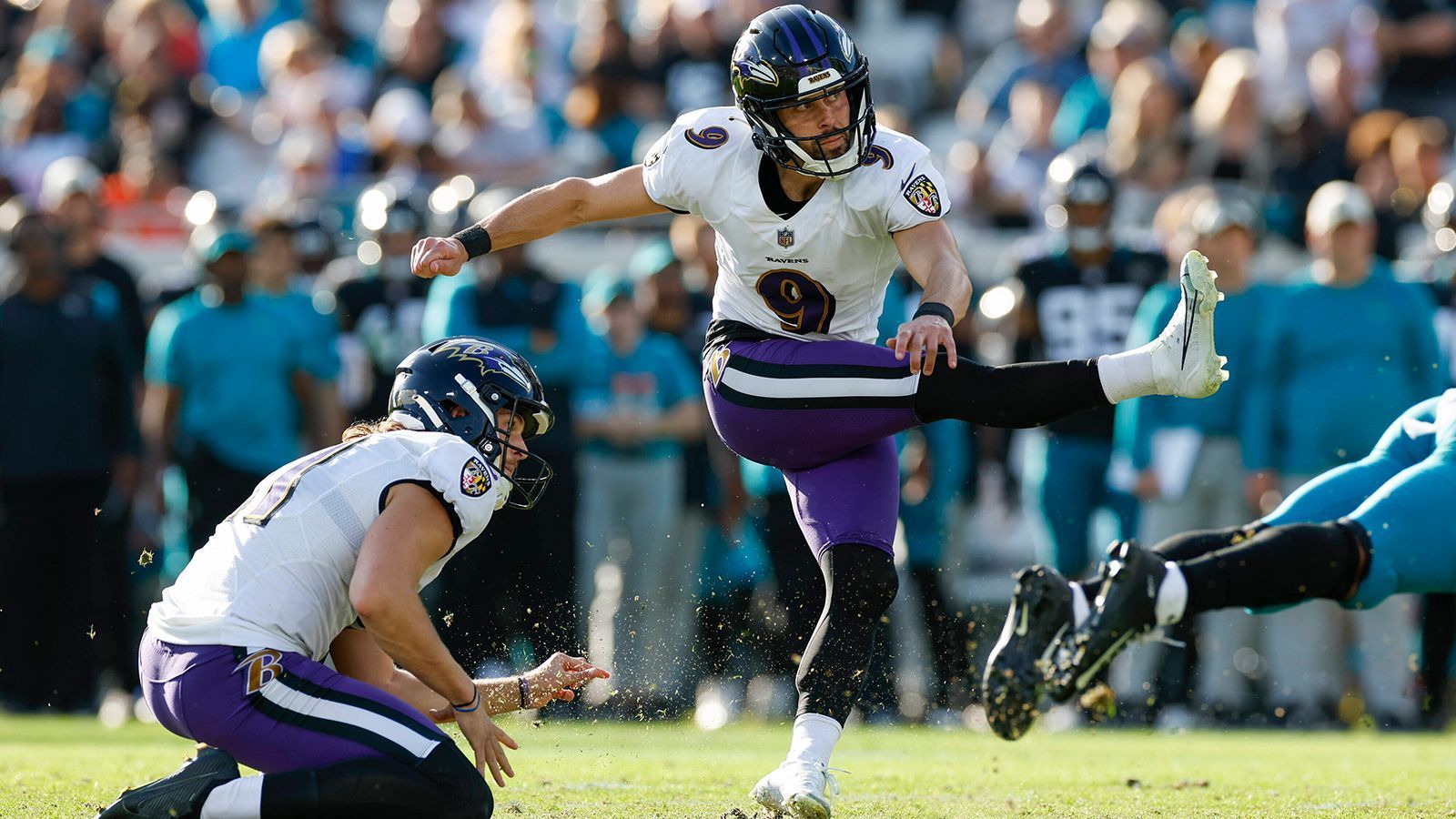 
                <strong>Die meisten verwandelten Field Goals</strong><br>
                &#x2022; Justin Tucker (Baltimore Ravens) mit <strong></strong> Field Goals -<br>&#x2022; Daniel Carlson (Las Vegas Raiders) und Jason Myers (Seattle Seahawks) mit jeweils<strong> 34</strong> Field Goals<br>Die komplette Statistik im Datencenter »
              