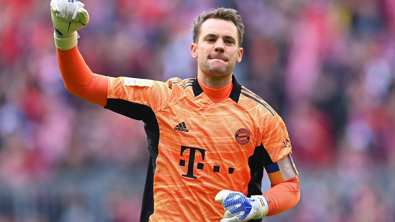 
                <strong>Manuel Neuer</strong><br>
                Wird von Dortmund in Halbzeit eins in Ruhe gelassen. Seine Tänzeleien bringen Emre Can beim Dortmunder Strafstoß nicht aus dem Konzept. Rettet dann gut gegen Reus. ran-Note: 3
              