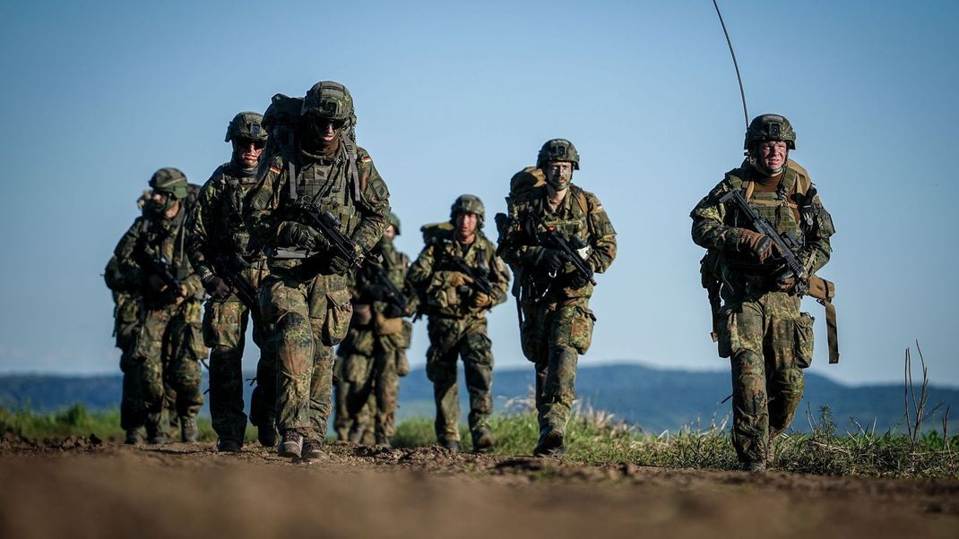 Als NATO-Partner wird Deutschland in Zukunft deutlich tiefer in die Taschen greifen müssen.