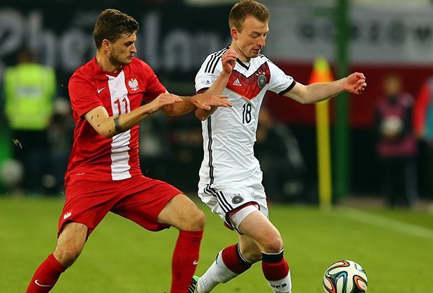 
                <strong>Maximilian Arnold</strong><br>
                Der Wolfsburger hat sich nach einer starken Bundesliga-Saison seinen Einsatz im DFB-Team verdient. Dem Stürmer sagen viele Experten eine große Zukunft voraus. 
              