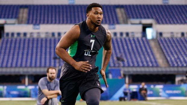 
                <strong>Nr. 5 DeForest Buckner</strong><br>
                5. Position - DeForest Buckner, Defensive End (zu den Jacksonville Jaguars): Die Jaguars brauchen einen Offensive Lineman oder einen Pass Rusher. Da aber Tunsil schon vergeben sein wird, werden sie den nächst besten Defensive End nehmen. Buckner it is. 
              