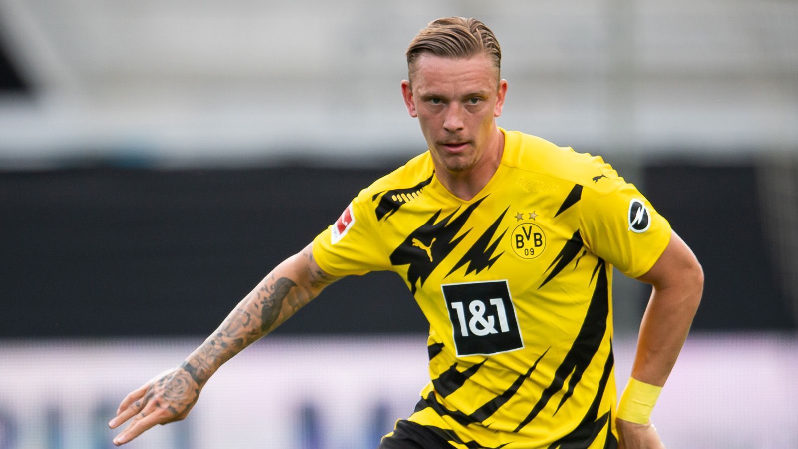 
                <strong>Marius Wolf</strong><br>
                Außenbahnspieler Marius Wolf kehrte nach einer Leihe im Sommer 2021 aus Köln zurück und kam seitdem in Dortmund recht regelmäßig zu Einsätzen. Der 27 Jahre alte Offensivspieler hat in Vertrag in Dortmund noch bis  Vertrag und feierte zuletzt sogar sein Debüt in der deutschen Nationalmannschaft. 
              