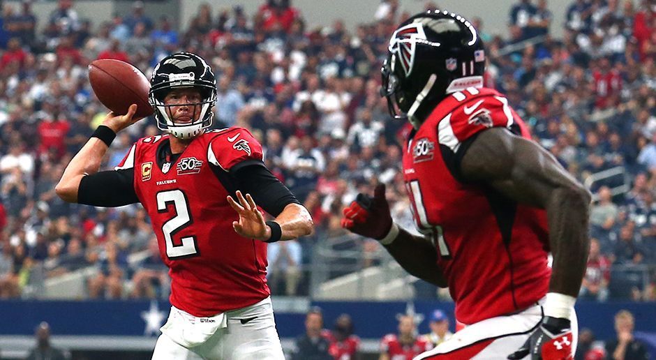 
                <strong>Offense der Atlanta Falcons</strong><br>
                Die Offense der Atlanta Falcons spielt zum Saisonstart 2016 alles in Grund und Boden. Das 48:33 gegen die Carolina Panthers am 4. Spieltag ist das zweite Spiel in Folge mit mindestens 45 Punkten - ein Novum für die Falcons. Insgesamt 136 Punkte nach den ersten vier Spielen sind ebenfalls Franchise-Rekord. Zudem stellen Quarterback Matt Ryan mit 503 Yards und Wide Receiver Julio Jones mit 300 Yards in der Partie Team-Rekorde auf. Doch damit nicht genug: Das Quarterback-Wide-Receiver-Duo ist das erste Tandem, das in der Super-Bowl-Ära über 500 Passing-Yards und 300 Receiving-Yards in einem Spiel verzeichnet.
              