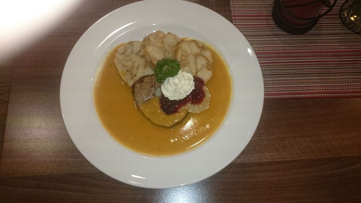 Böhmische Pragersaftbraten mit Karlsbader Knödel